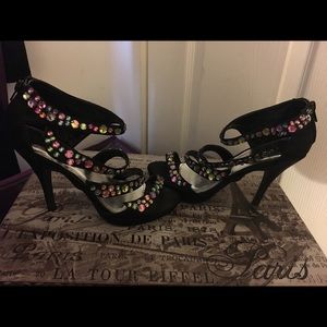 Very cute and comfy Party heels